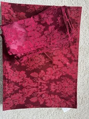 Red Damask Jacquard Placemats and Napkins